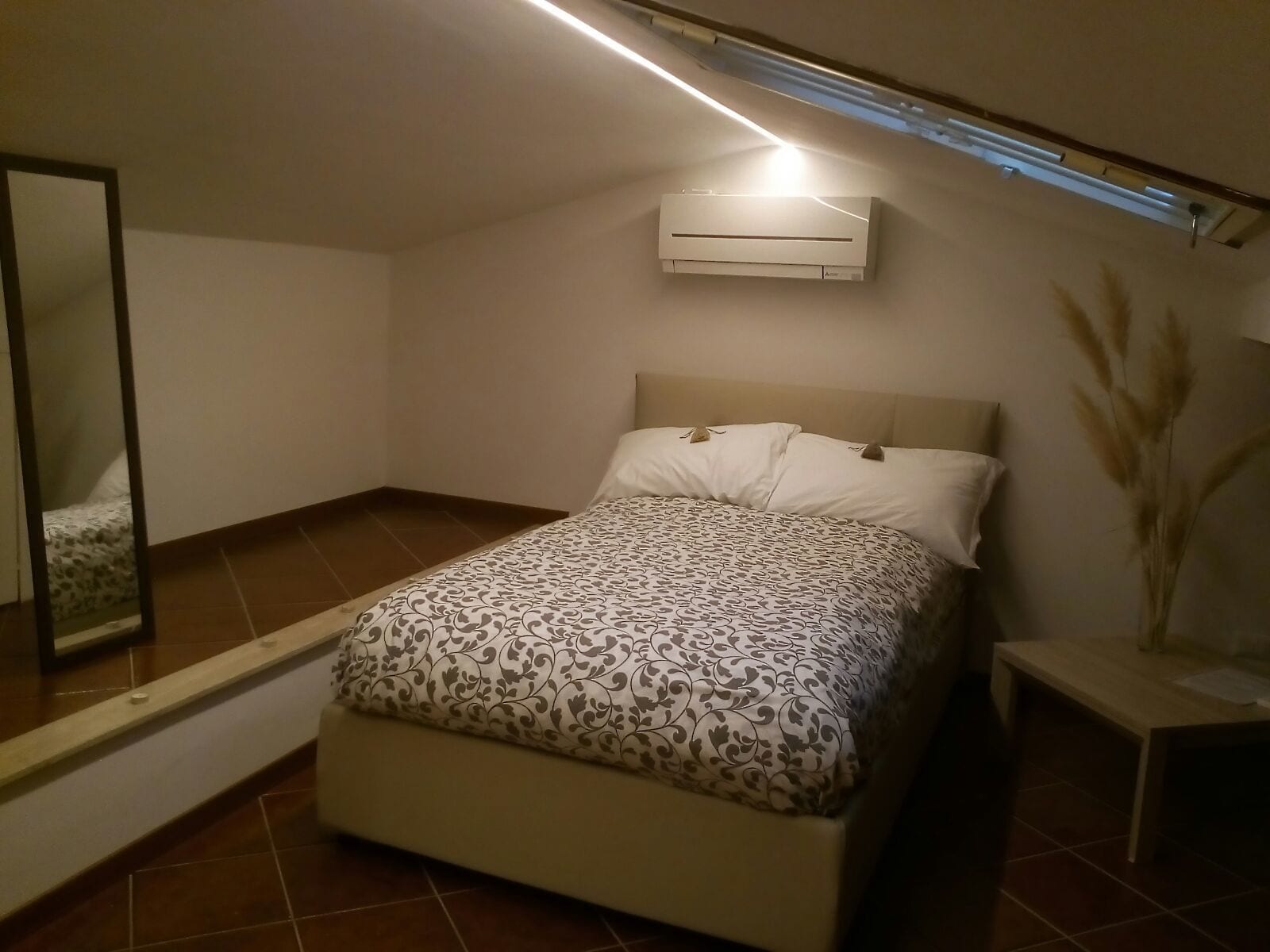 Room, Queen Bed, Attic
