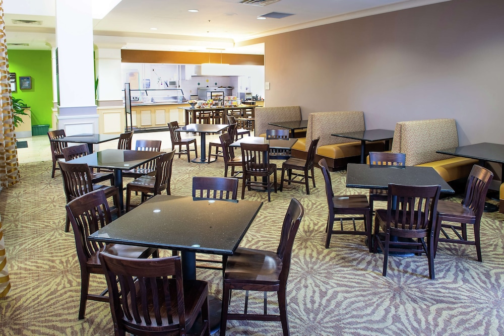 Hilton Garden Inn Rochester Downtown MN 29/40
