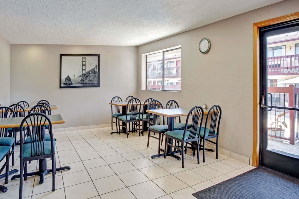 Super 8 By Wyndham Albany 19/19
