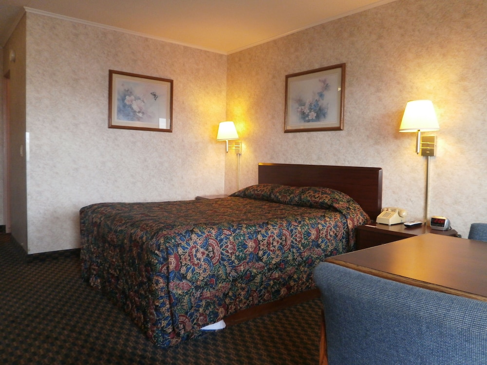 Richmond Inn & Suites 13/36