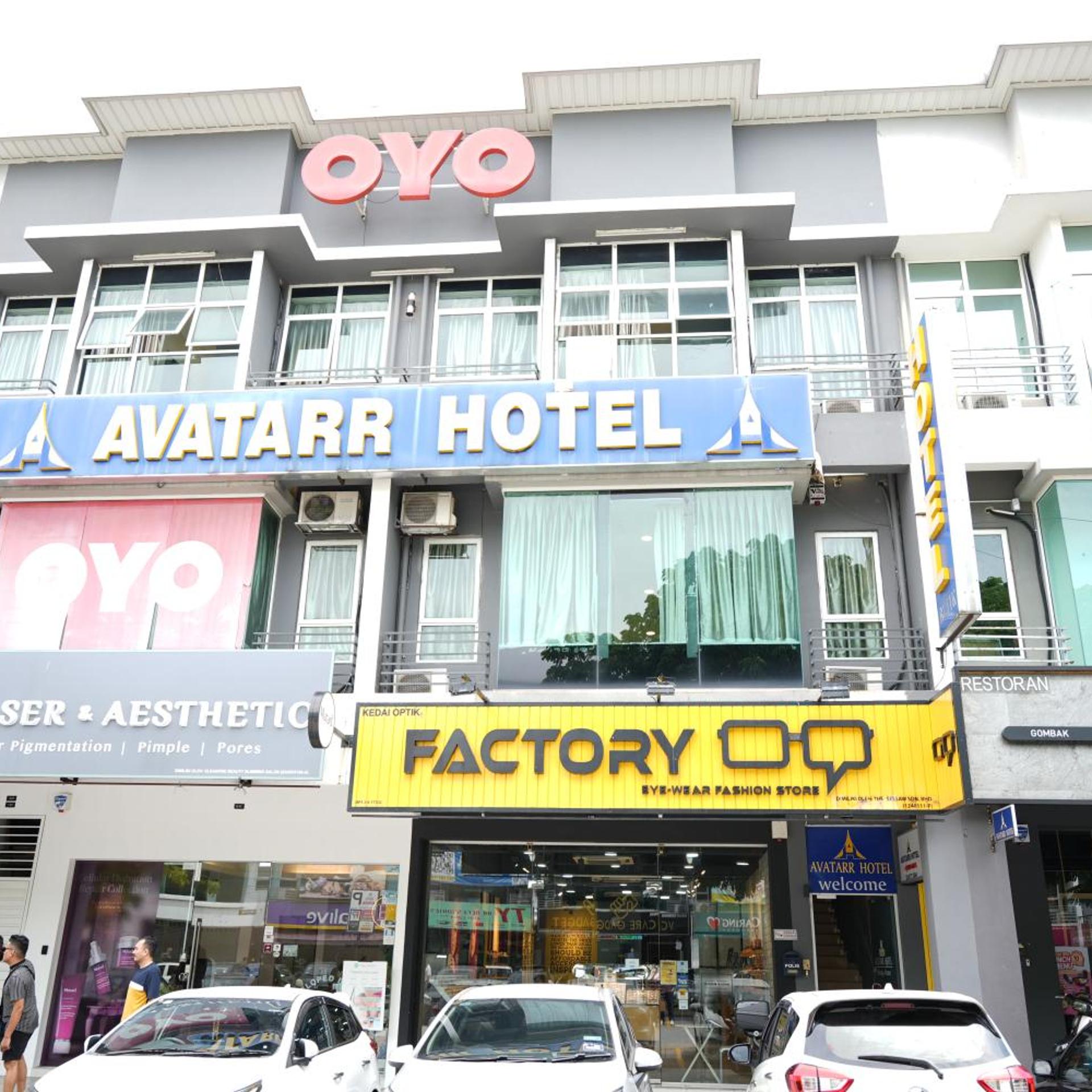 Oyo 44097 Avatarr Hotel 2/49
