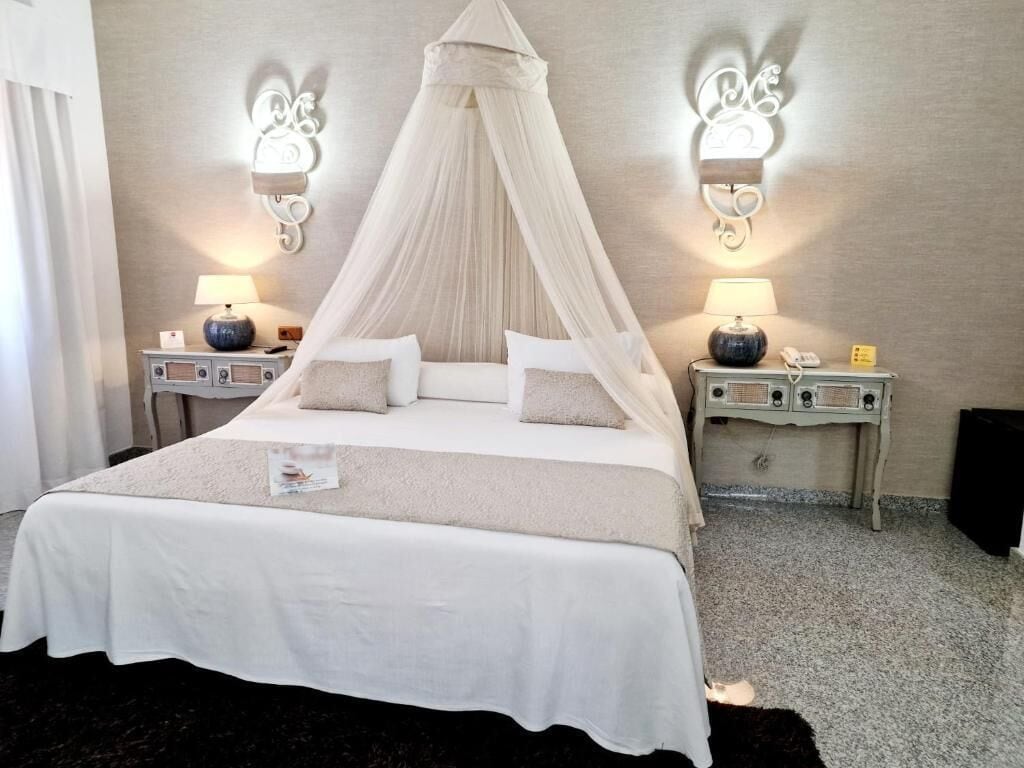 جناح رومانسي بسرير كينج، Hotel Plaza del Castillo 2/3