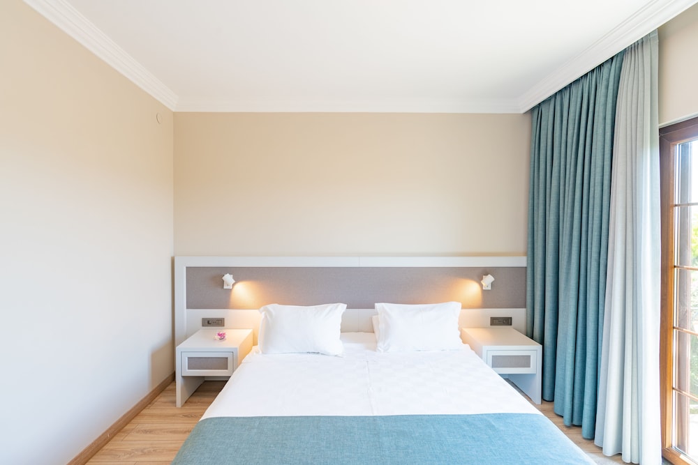 DELUXE, DOUBLE OR TWIN BED, BALCONY