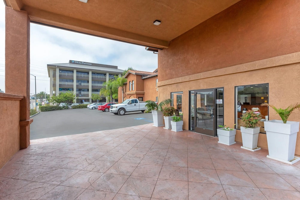 Quality Inn & Suites Oceanside Near Camp Pendleton 40/50