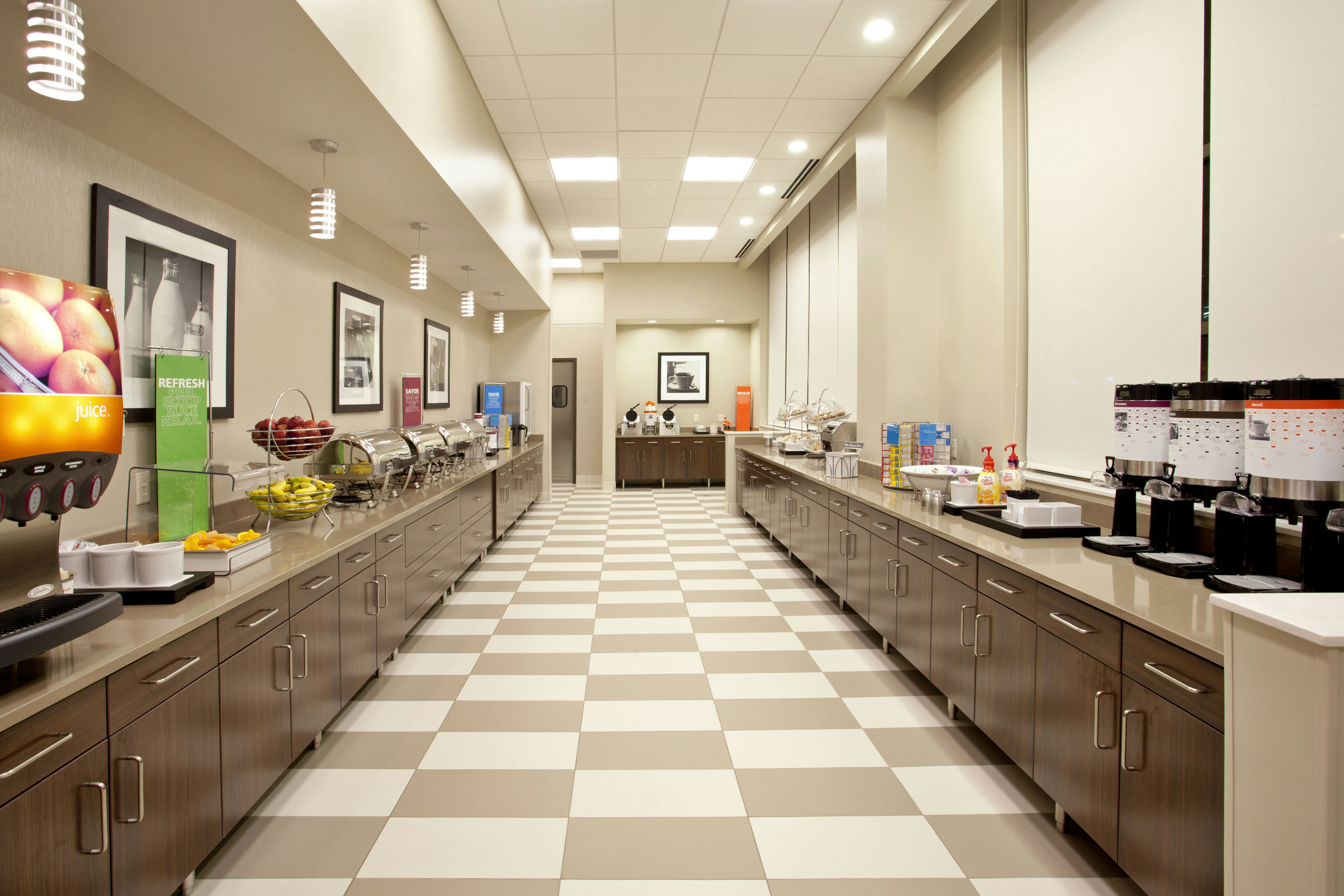 Hampton Inn and Suites Minneapolis Downtown 8/45
