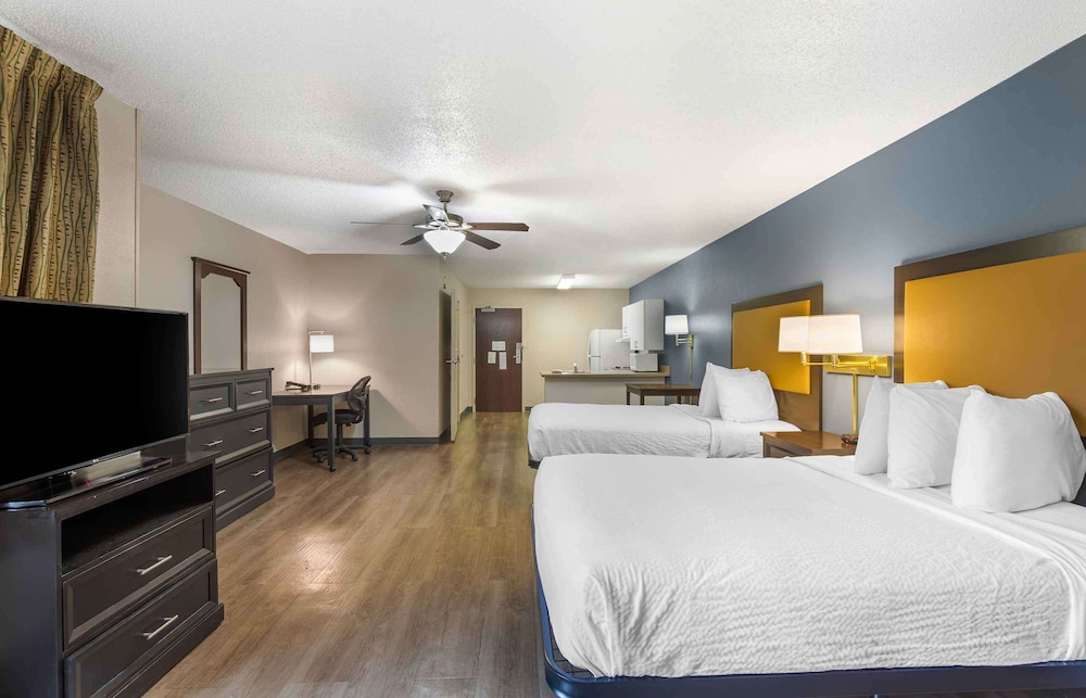 DELUXE, STUDIO, MULTIPLE BEDS, ACCESSIBLE