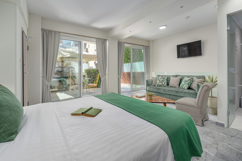 Grand, Suite, Twin Beds, Queen Bed, Sofa, Hot Tub