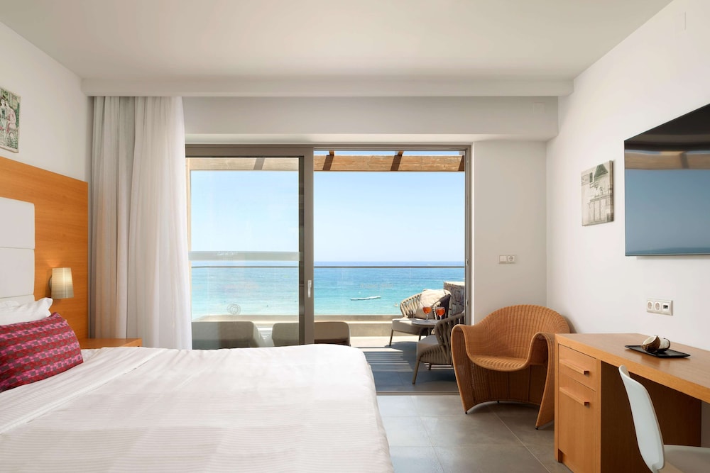 2 Bedrooms, Grand, Deluxe, Suite, King and Twin Beds, Beach Side, 2 Bathrooms، High Beach Resort & Spa 3/8