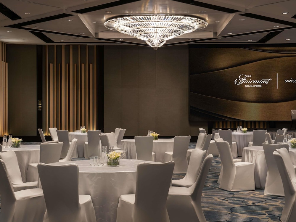 Swissotel The Stamford 42/50