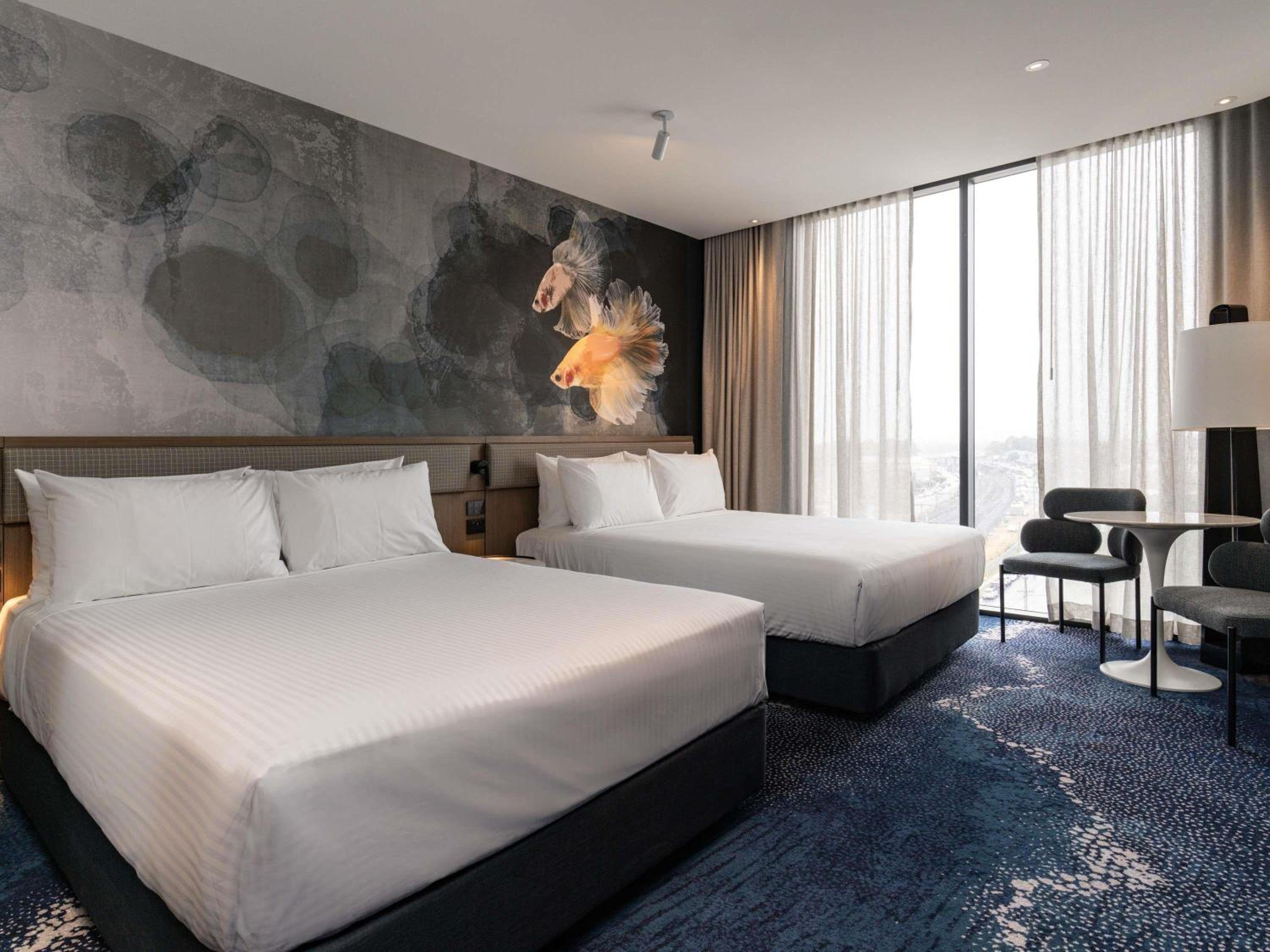 DELUXE, 2 QUEEN BEDS
