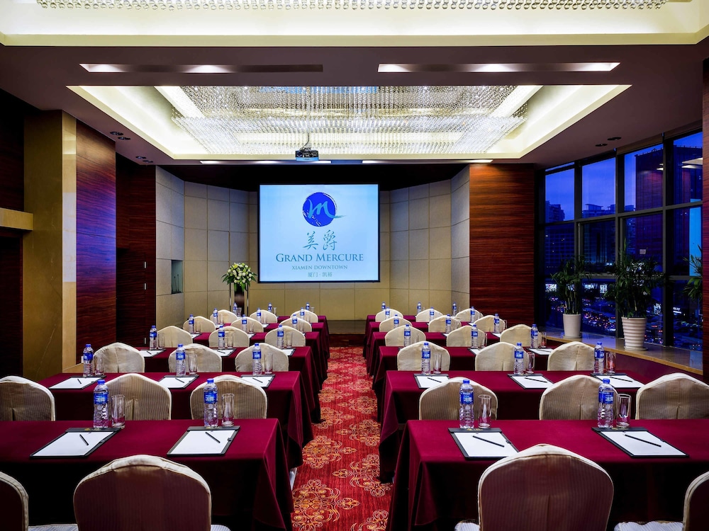 Grand Mercure Xiamen Downtown 66/74