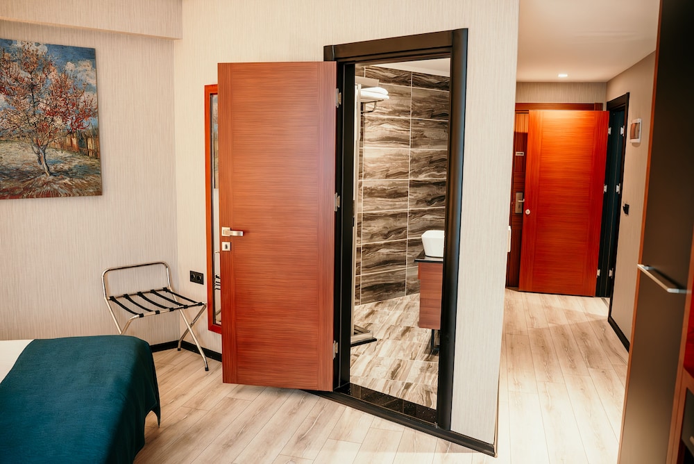 Grand Vaves Hotel 28/58