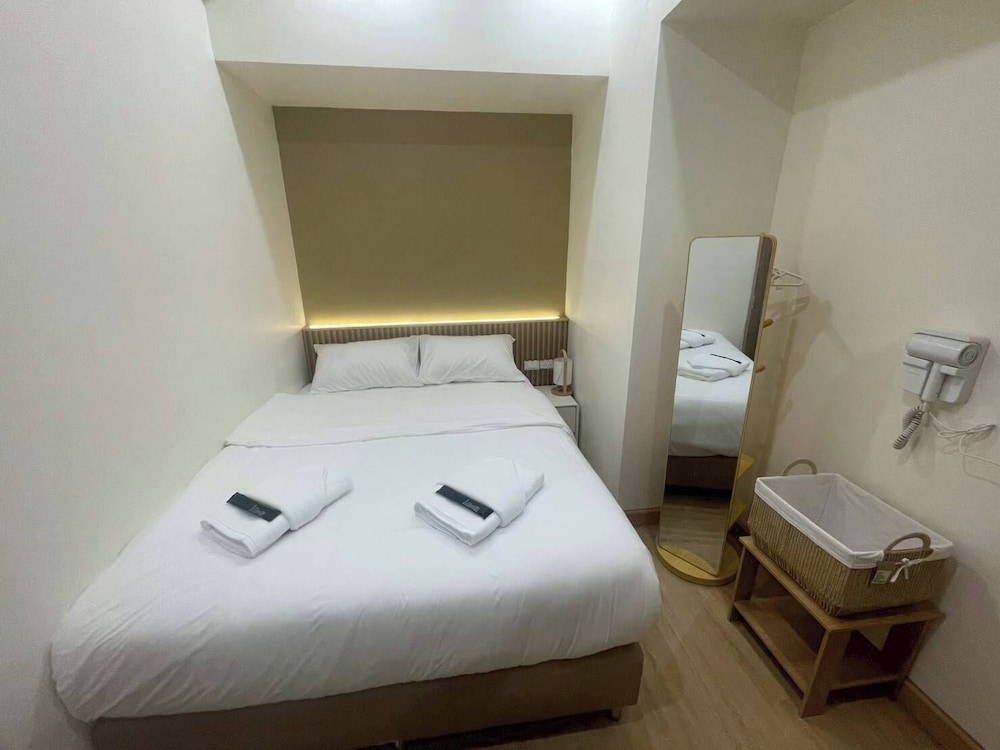 Comfort, Queen Bed