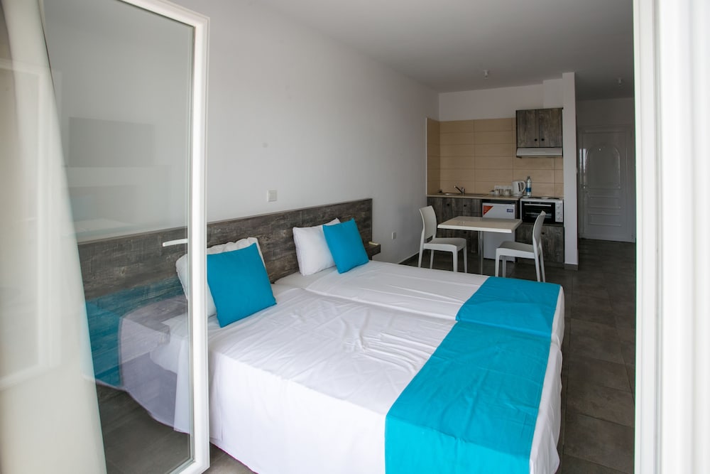 Sea CleoNapa Hotel 6/25