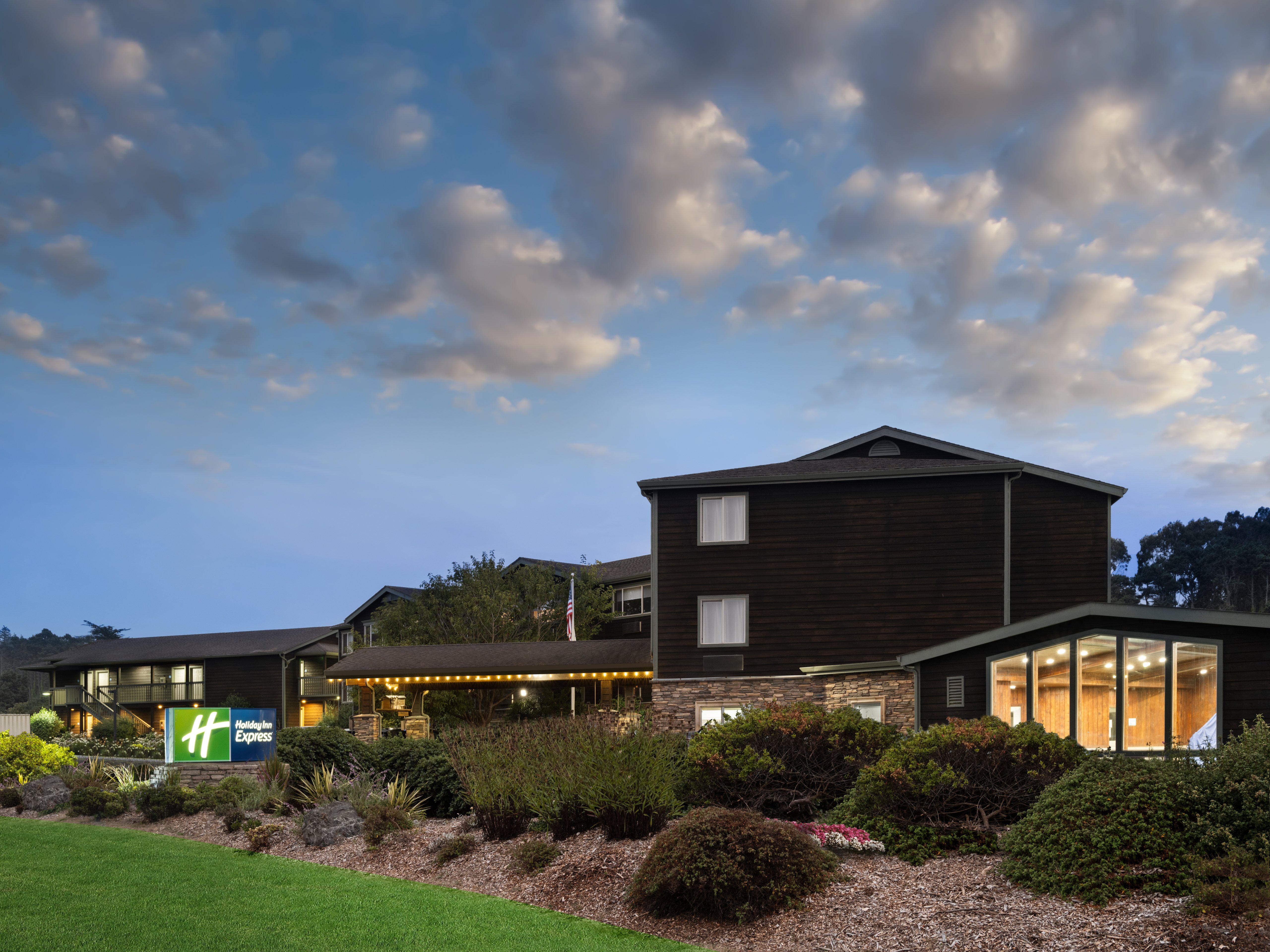 Holiday Inn Express Fort Bragg 8/31