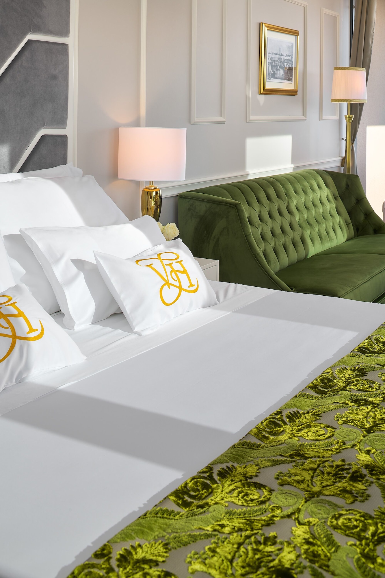 SUPERIOR, KING BED, SEA FRONT, SOFA, BALCONY