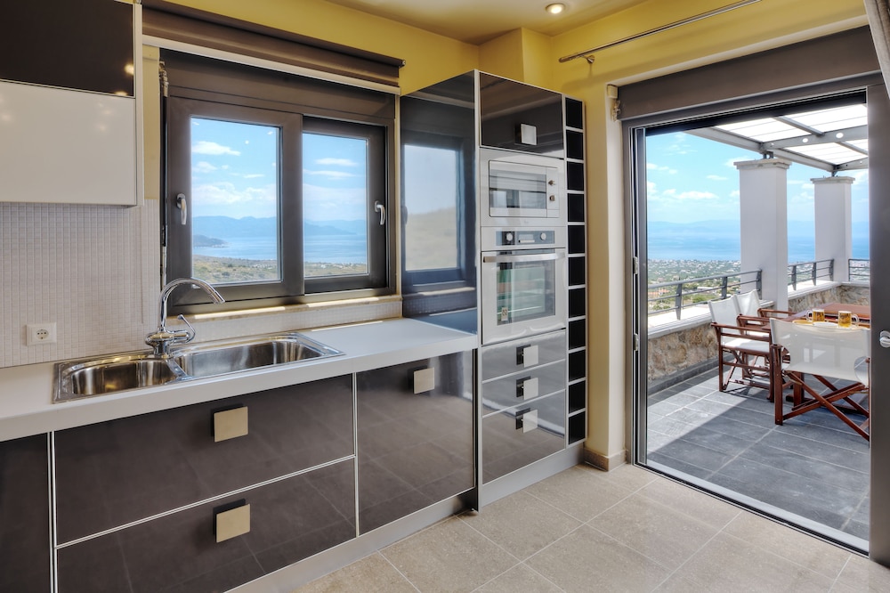 Marini Luxury Apartments And Suites 52/75
