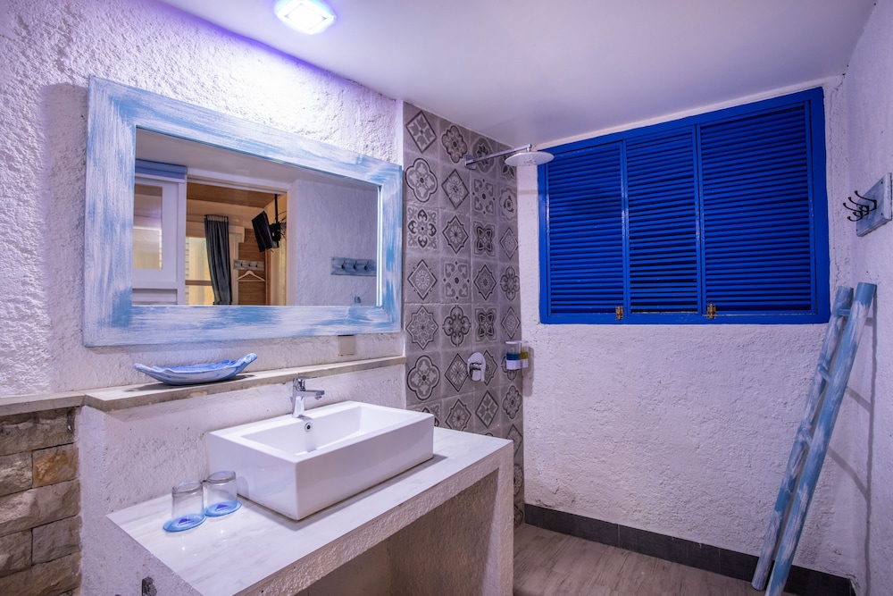 Santorini Beach Resort 14/65