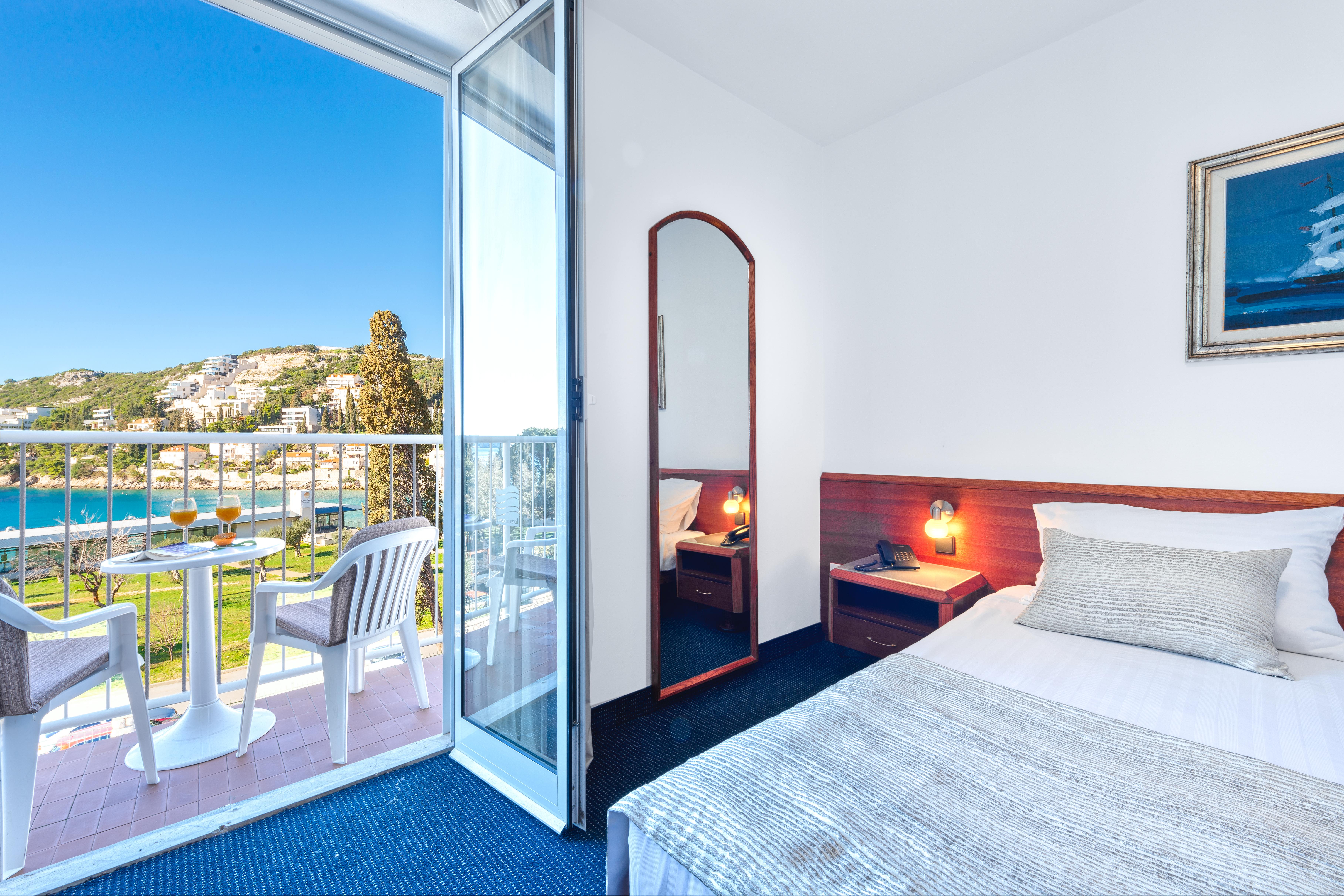 غرفة بسرير مزدوج بإطلالة على البحر بشرفة، Hotel Komodor 4/5