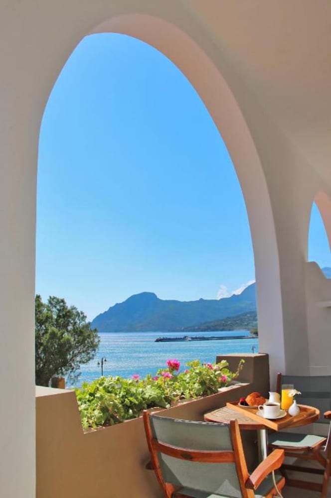 Alianthos Beach Hotel 57/61