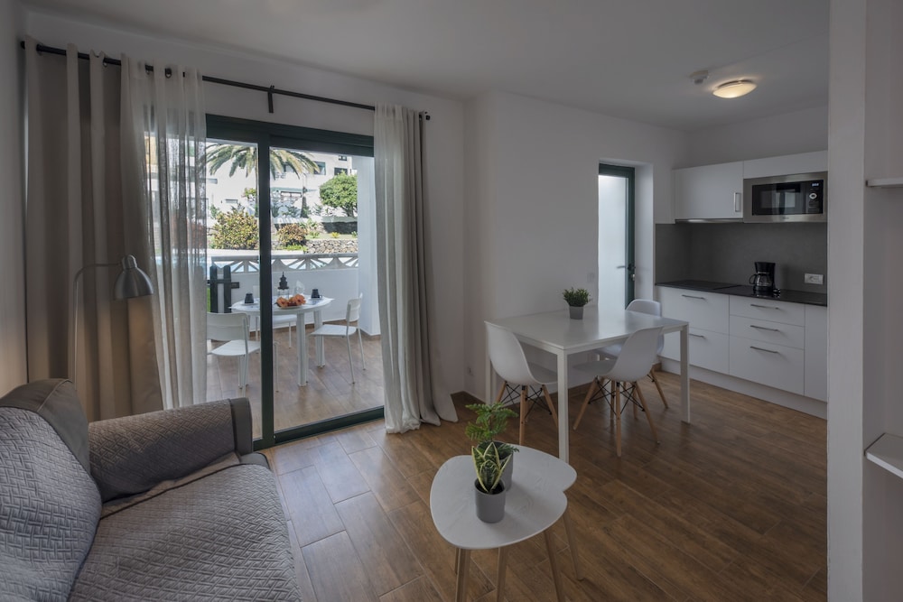 Apartamentos Los Rosales 35/75