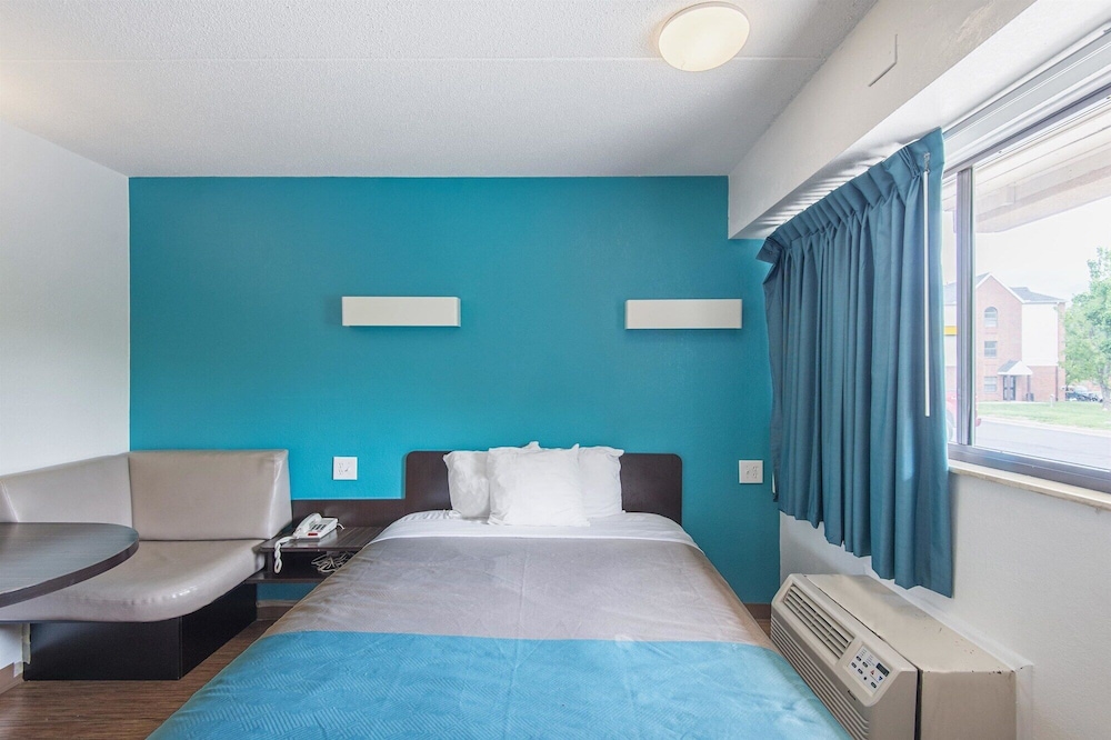 Motel6 Overland Park, KS 12/25