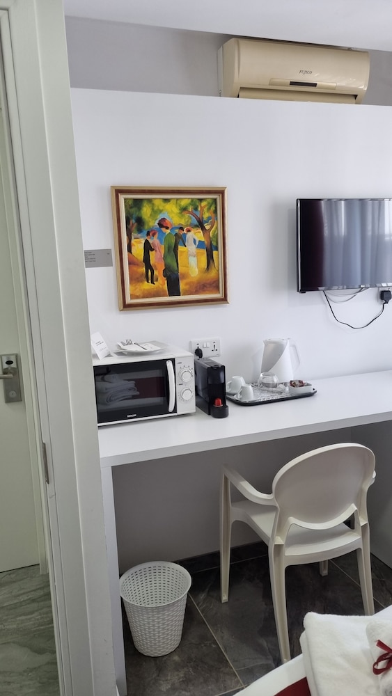 Art & Wine Studios And Apts 38/50