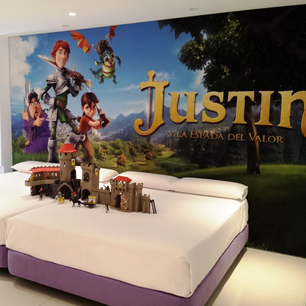 HOTEL DEL JUGUETE 8/65