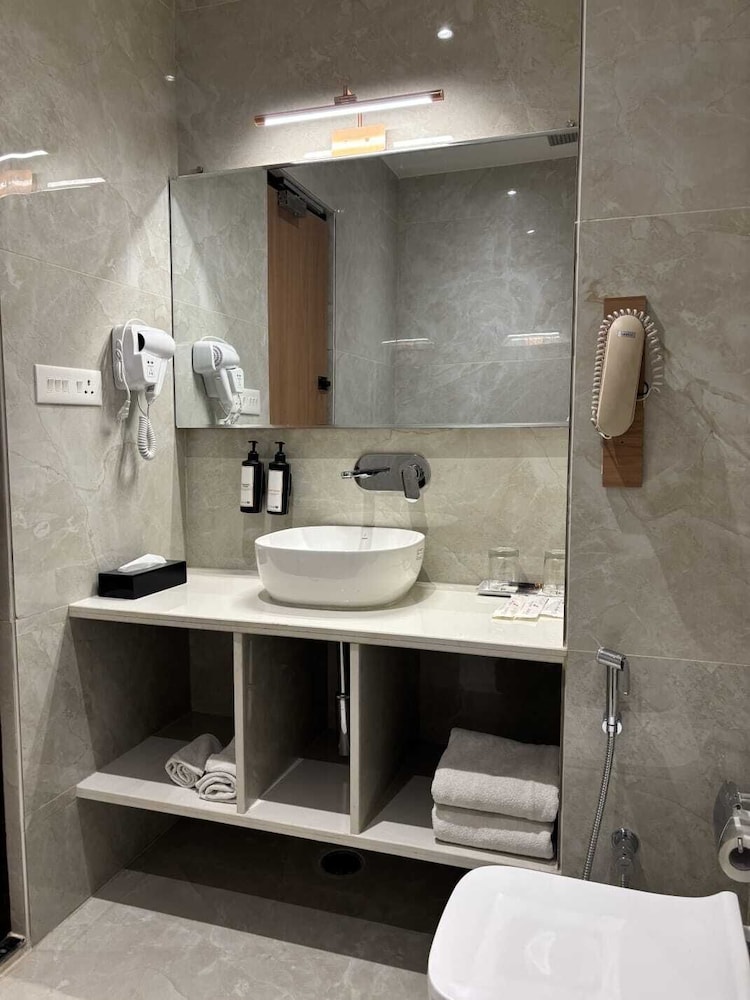 Regenta Inn Jaipur 37/39
