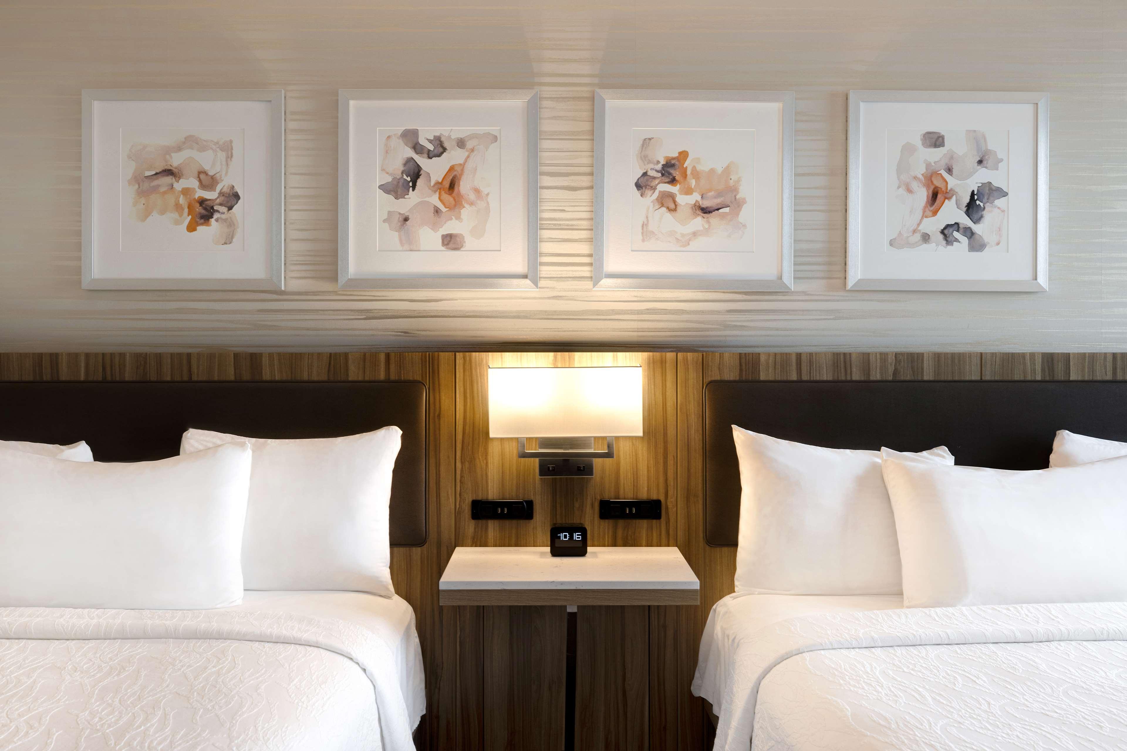 JUNIOR SUITE, 2 QUEEN BEDS, BATHTUB, ACCESSIBLE