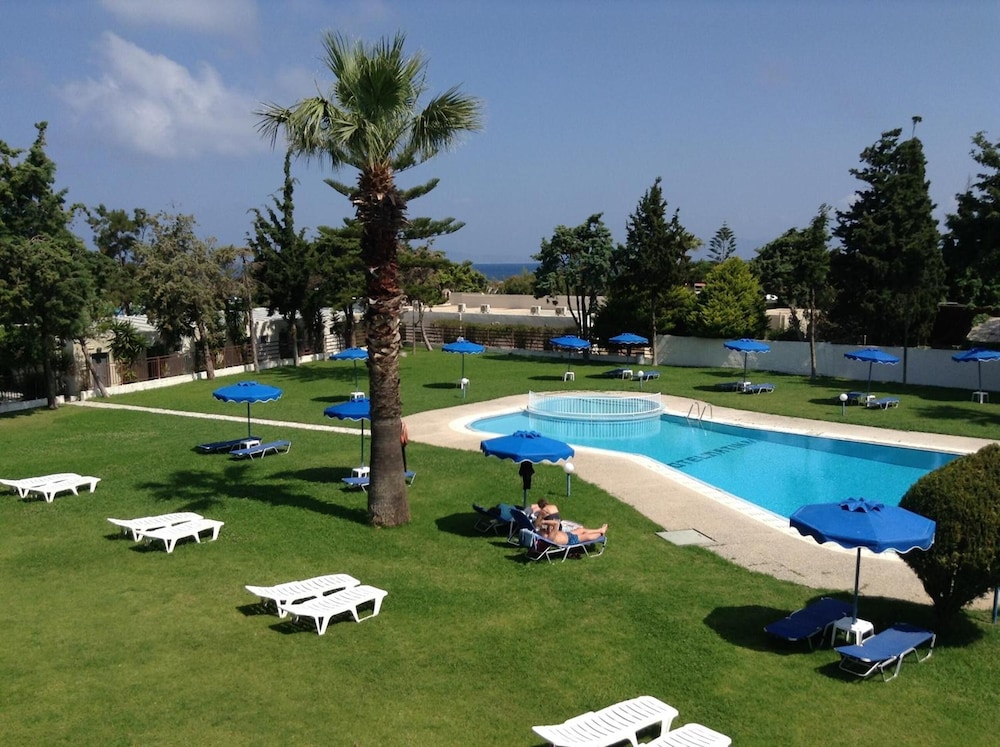 Family World Aqua Beach Matoula Complex 44/48