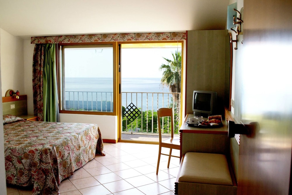 Cala Petrosa Resort. 20/55
