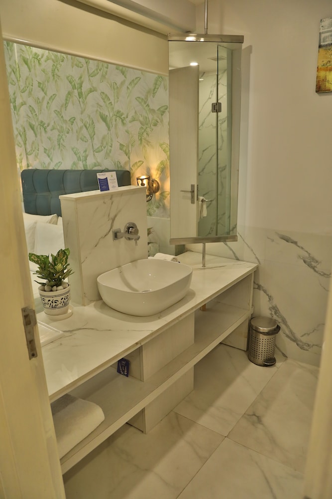 Sarovar Portico Naraina 54/54