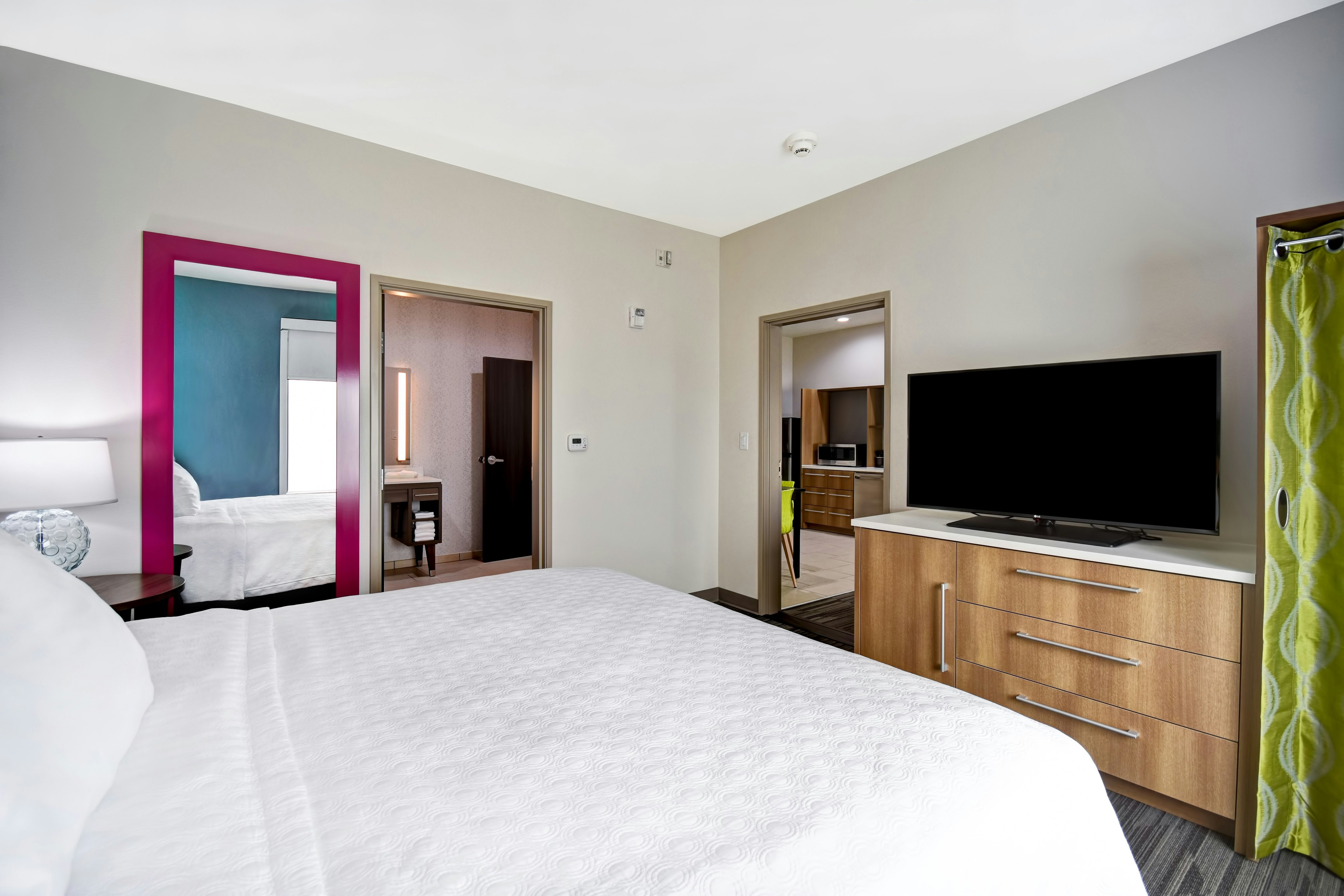 1 BEDROOM, SUITE, KING BED