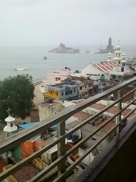 Hotel Maadhini 28/35