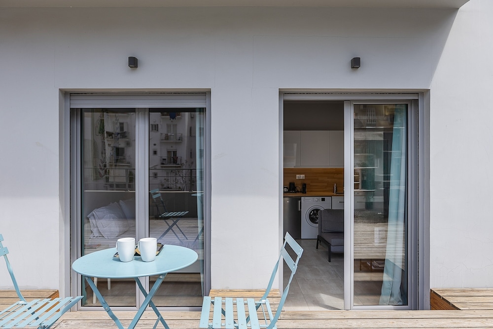 The Omnia Collection Pagrati 35/60