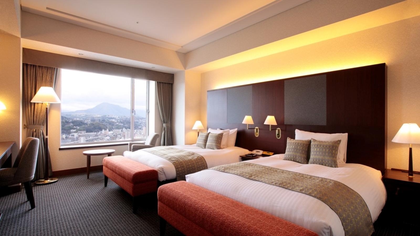 Imperial, Suite, Twin Beds, Night View