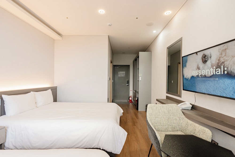 Deluxe, Double Bed, Pool Access