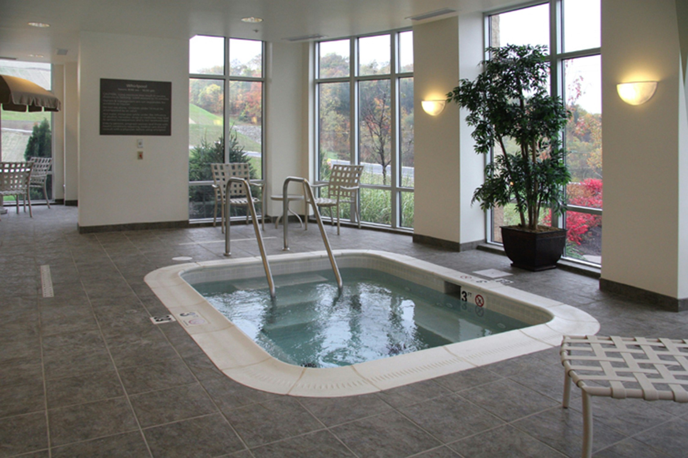 Hampton Inn and Suites Pittsburgh Meadow Lands 22/47