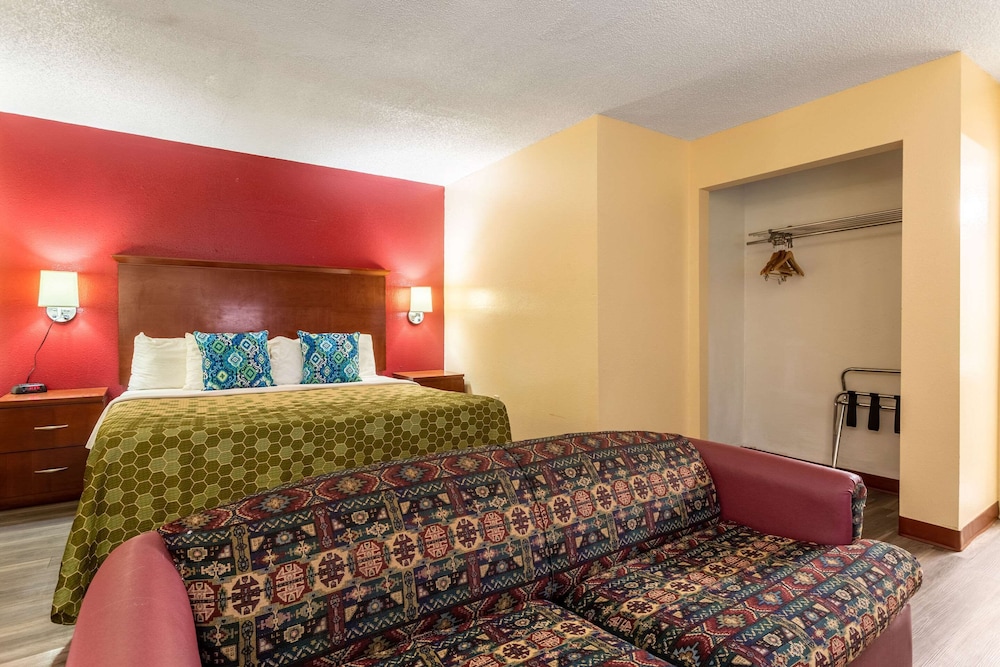 Econo Lodge Gallup West 6/24