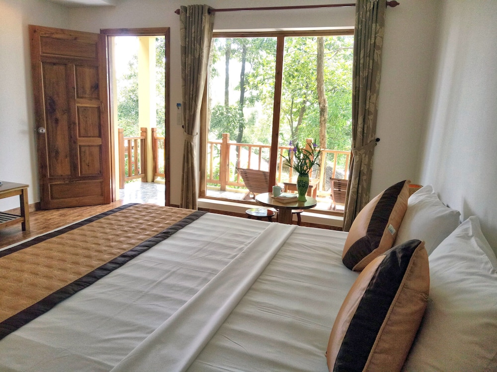 Ancarine Beach Resort 36/72