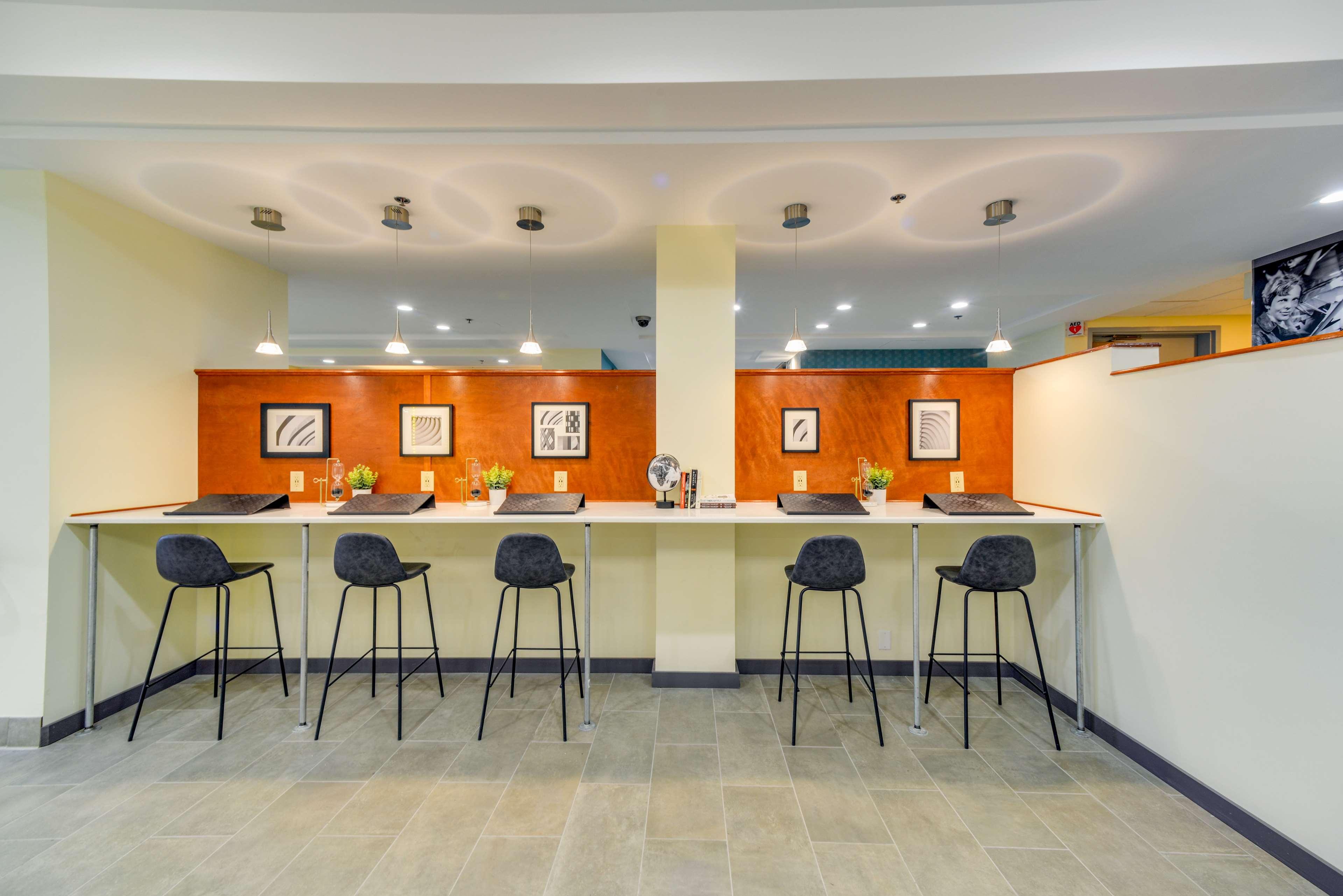 St. Louis Airport Hotel 34/44