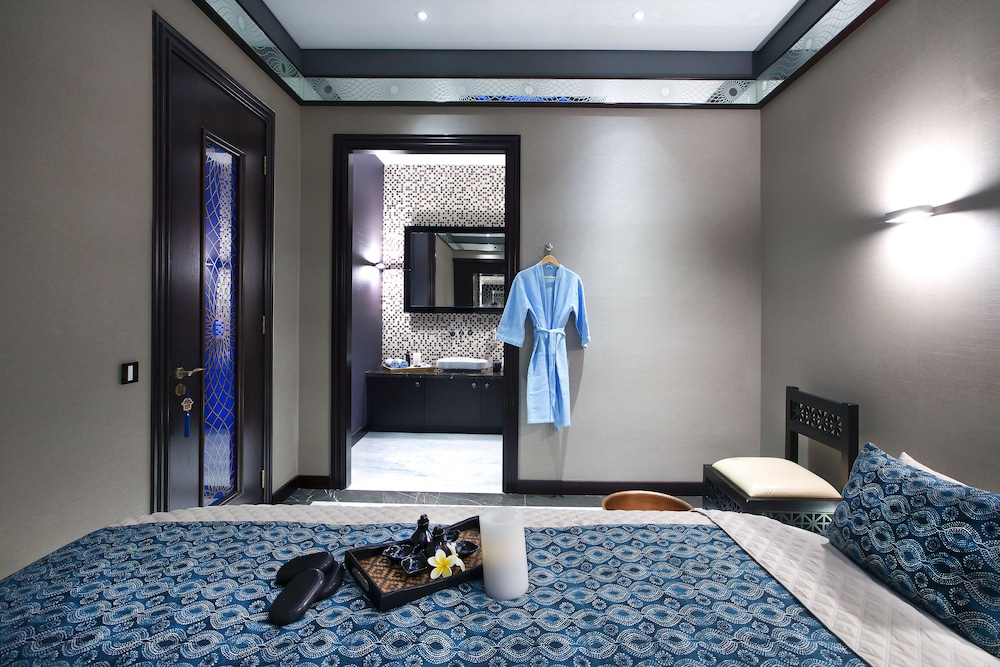 swimming pool spa