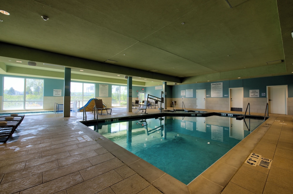 Holiday Inn Express and Suites Onalaska - La Crosse Area 34/71