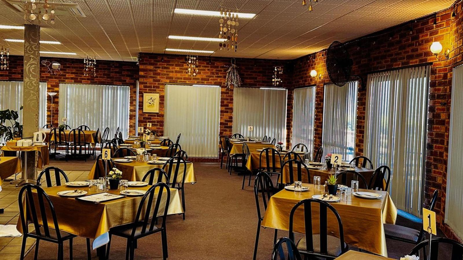 MOUNTAIN CREEK MOTEL 33/50
