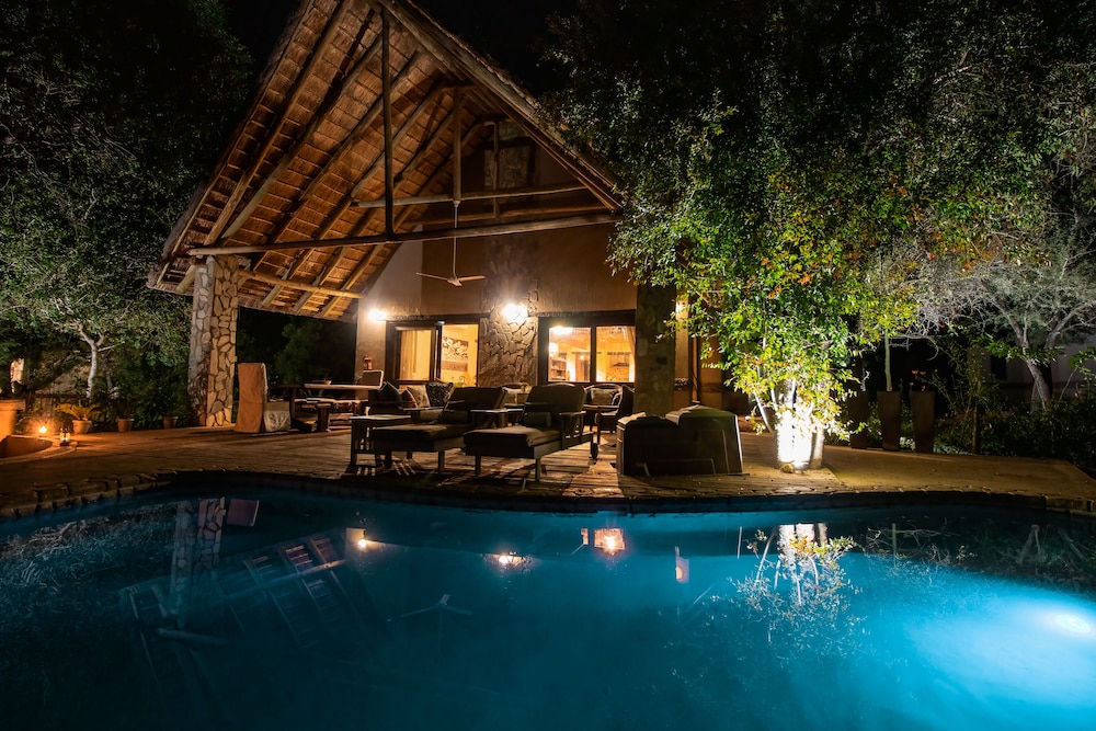 Leopard s Lair Bush Lodge 2/36