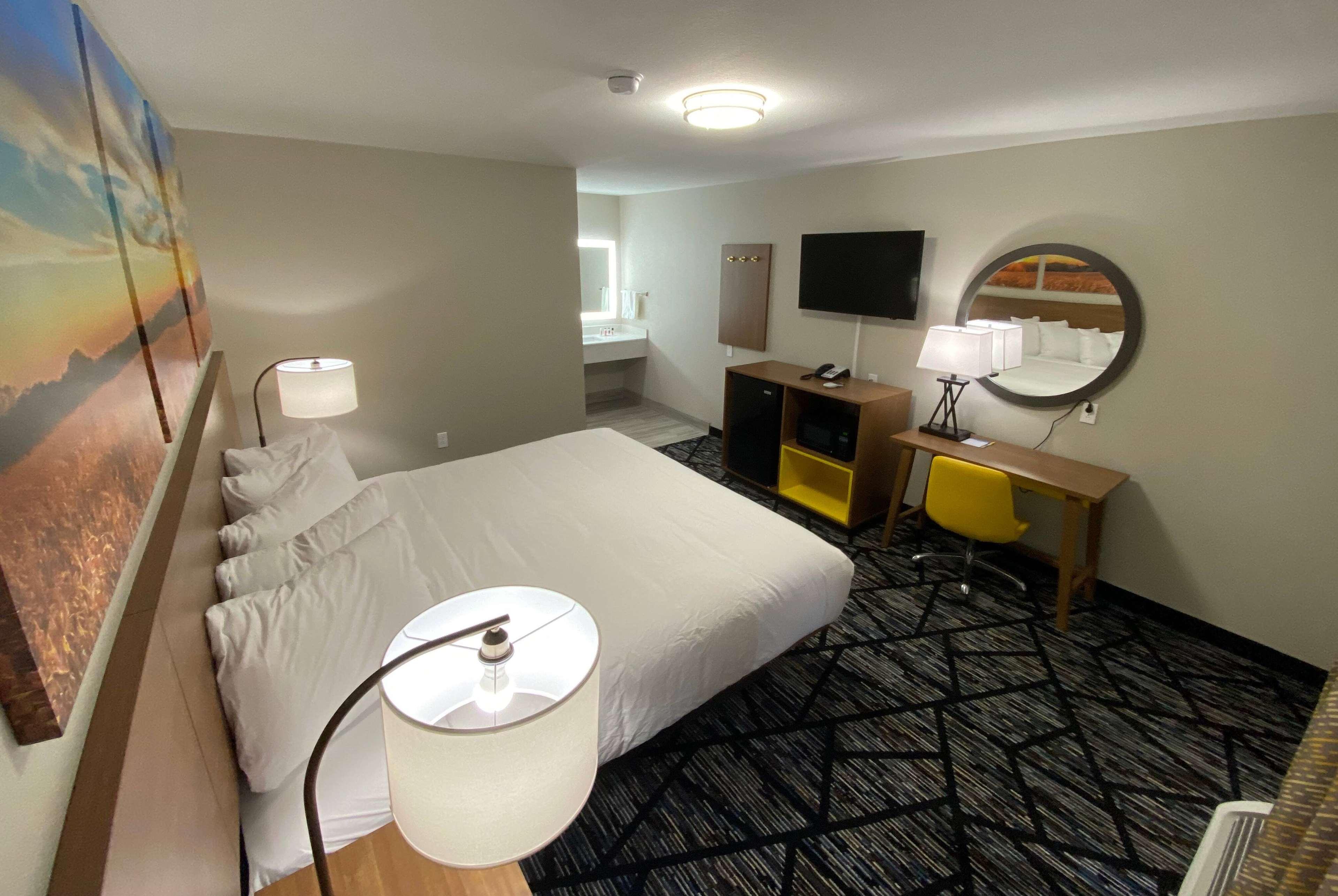 Days Inn By Wyndham Lake Charles 17/32