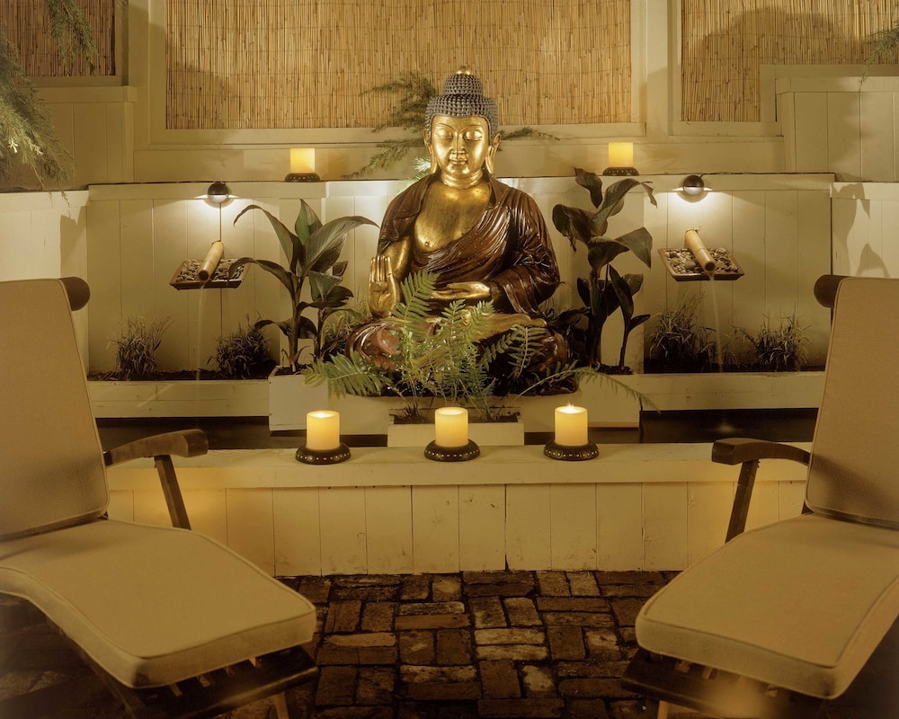 Crowne Pointe Historic Inn Spa 56/75