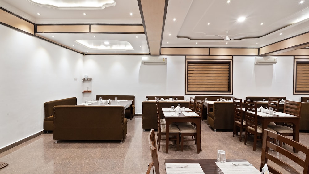 NIRANJANA HOTEL 40/50