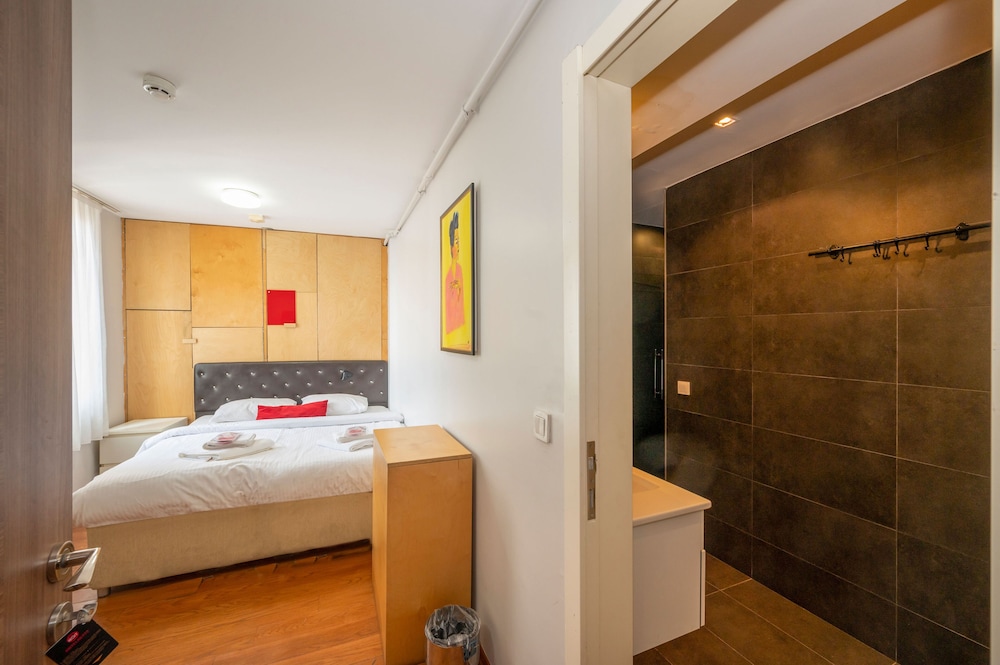 Hotel Next2 26/65